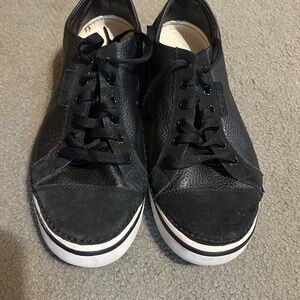 Crocs  Hover lace up black Pebbled Leather sneakers size 9